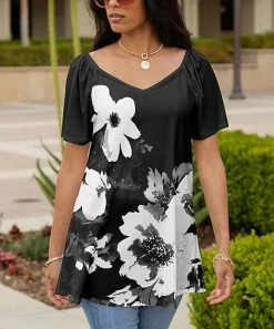 Lily | Black & White Floral Short-Sleeve V-Neck Tunic - Women