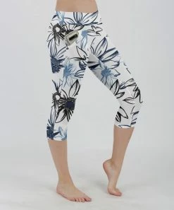 Lily | White & Blue Floral Pocket Capri Leggings - Women