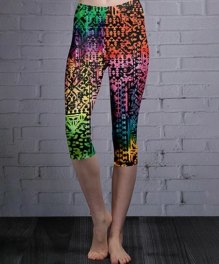 Lily | Black & Red Abstract Capri Leggings - Plus 1 Lily | Black & Red Abstract Capri Leggings - Plus